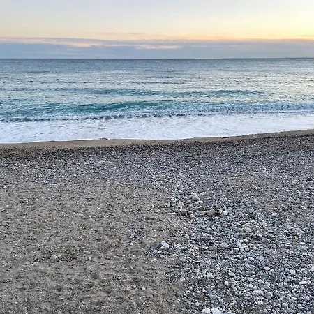 Feels Like Juan Flore - Air-conditioned Furnished With Terrace & Parking